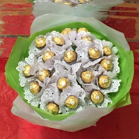 Ferrero Rocher Bouquet - Picture 2 of 2